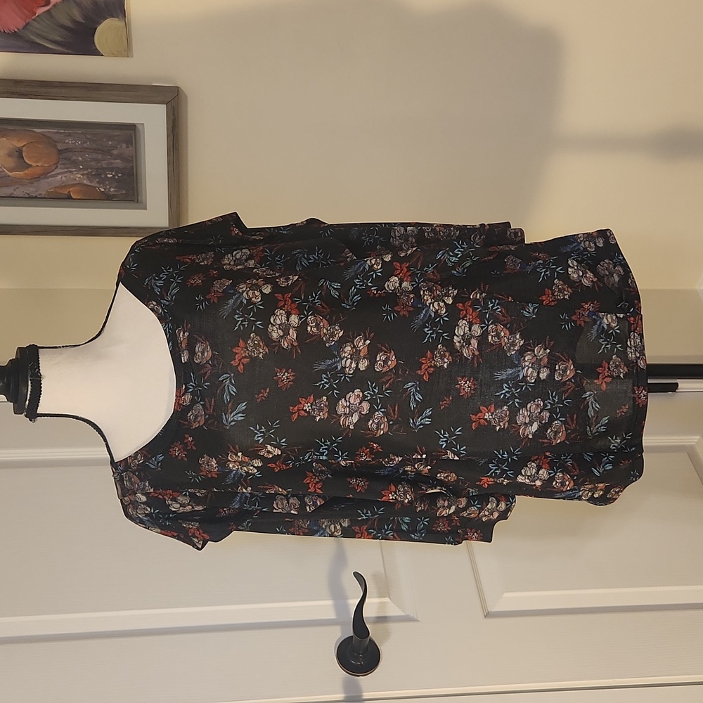 Free people 3/4 sleeve floral top size Medium